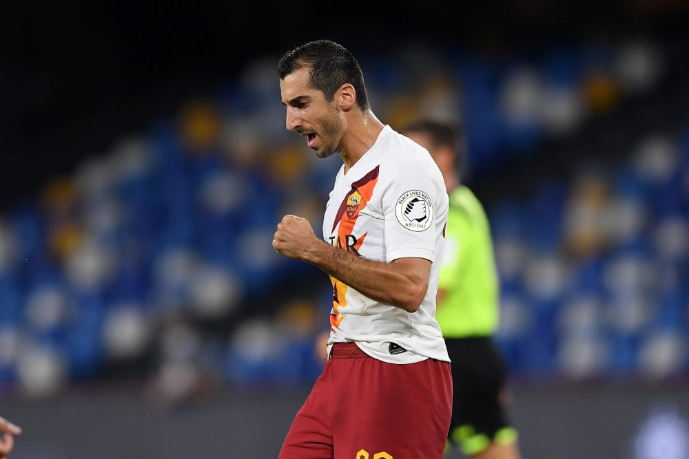 NAPLES, ITALY - JULY 05: Henrikh Mkhitaryan of AS Roma celebrates after scoring the 1-1 goal during the Serie A match between SSC Napoli and AS Roma at Stadio San Paolo on July 05, 2020 in Naples, Italy. (Photo by Francesco Pecoraro/Getty Images)