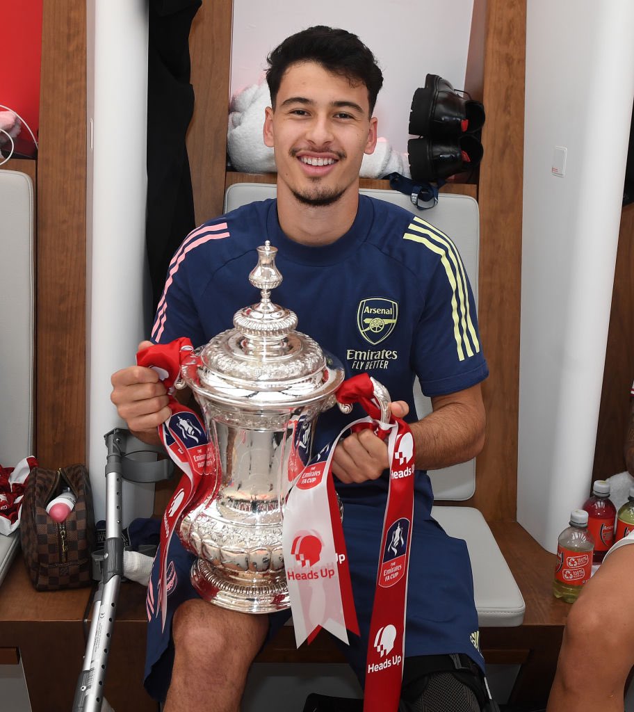 Gabriel Martinelli with the FA Cup (Photo via Arsenal on Twitter)
