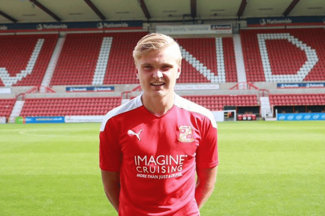 Matt Smith after signing on loan with Swindon Town FC (Photo via Smith on Instagram)