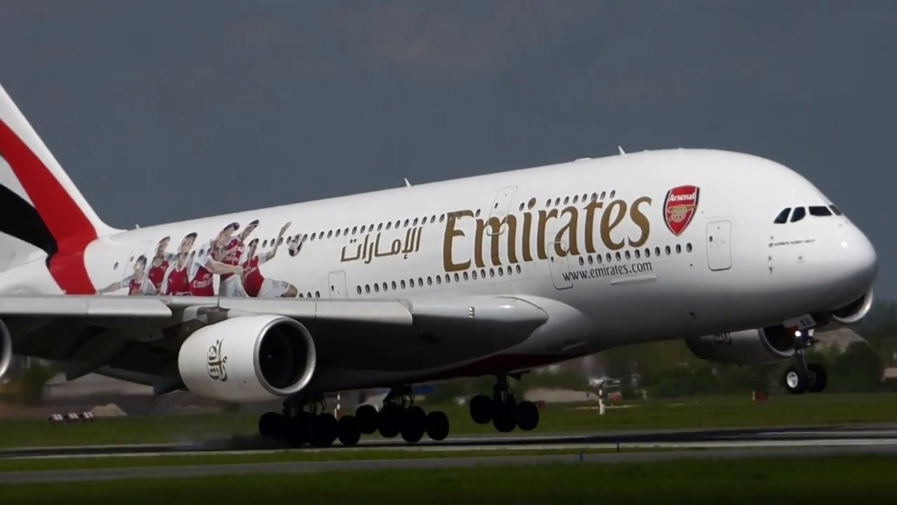 Emirates Airline kitted out in Arsenal livery