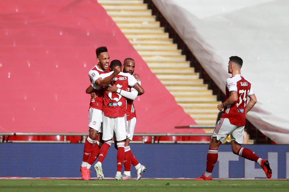 Arsenal's Gabonese striker Pierre-Emerick Aubameyang (L) celebrates after scoring the equalising goal during the English FA Cup final football match between Arsenal and Chelsea at Wembley Stadium in London, on August 1, 2020. (Photo by Adam Davy / POOL / AFP)
