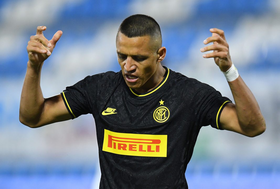 FERRARA, ITALY - JULY 16: Alexis Sanchez of FC Internazionale shows his dejection during the Serie A match between SPAL and FC Internazionale at Stadio Paolo Mazza on July 16, 2020 in Ferrara, Italy. (Photo by Alessandro Sabattini/Getty Images)