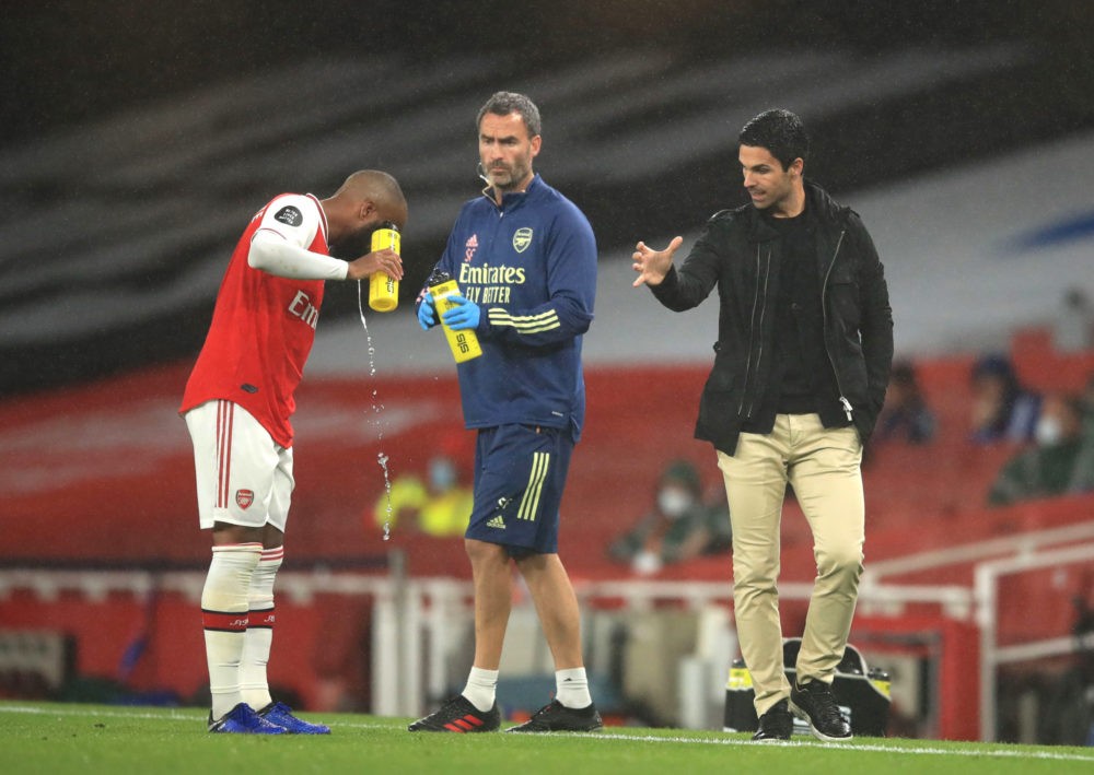 LONDON, ENGLAND - JULY 07: Alexandre Lacazette of Arsenal speaks with Mikel Arteta, Manager of Arsenal during the Premier League match between Arsenal FC and Leicester City at Emirates Stadium on July 07, 2020 in London, England. Football Stadiums around Europe remain empty due to the Coronavirus Pandemic as Government social distancing laws prohibit fans inside venues resulting in all fixtures being played behind closed doors. (Photo by Adam Davy/Pool via Getty Images)