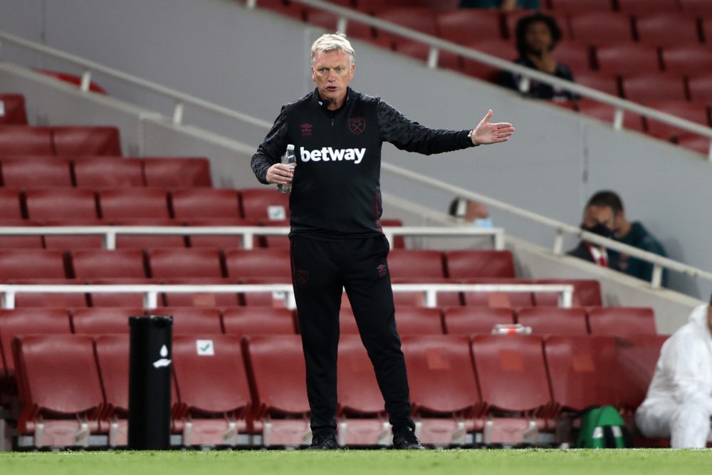 LONDON, ENGLAND - SEPTEMBER 19: David Moyes, Manager of West Ham United gives his team instructions during the Premier League match between Arsenal and West Ham United at Emirates Stadium on September 19, 2020 in London, England. (Photo by Ian Walton - Pool/Getty Images)