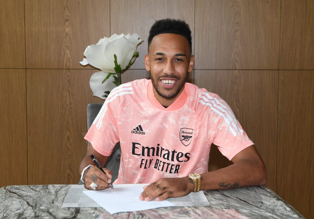 Pierre-Emerick Aubameyang signs new Arsenal contract (via@Arsenal)