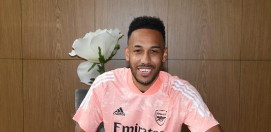 Pierre-Emerick Aubameyang signs new Arsenal contract (via@Arsenal)