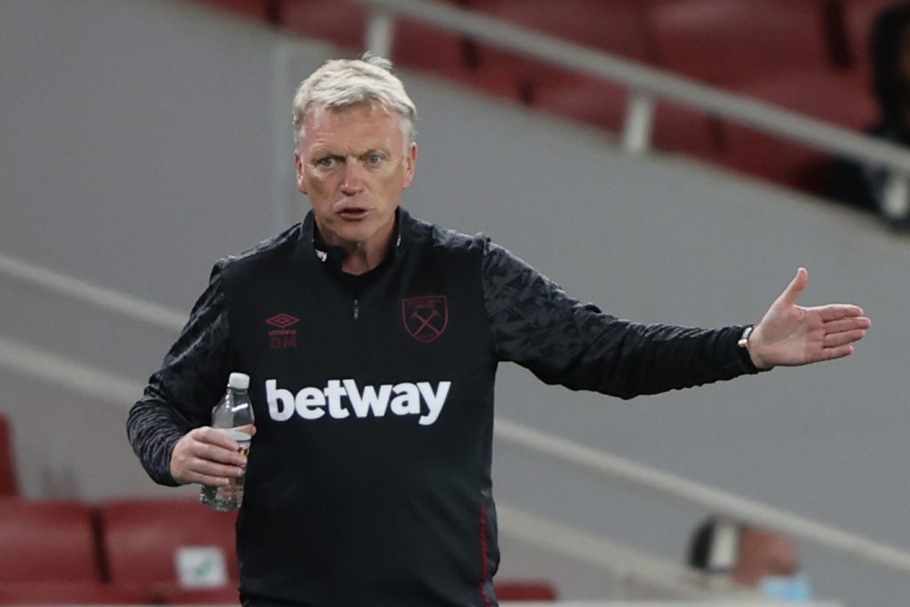 West Ham United's Scottish manager David Moyes gestures from the touchline during the English Premier League football match between Arsenal and West Ham United at the Emirates Stadium in London on September 19, 2020. (Photo by IAN WALTON / POOL / AFP)
