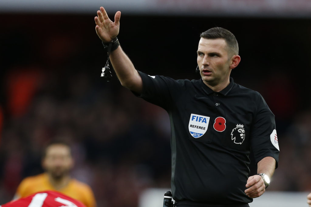Referee Michael Oliver gestures during the English Premier League football match between Arsenal and Wolverhampton Wanderers at the Emirates Stadium in London on November 2, 2019. (Photo by Ian KINGTON / AFP)