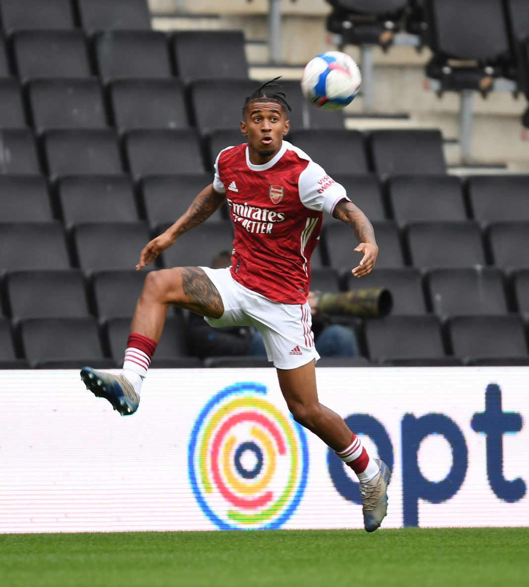 Reiss Nelson in a friendly against MK Dons (Photo via Arsenal Academy on Twitter)