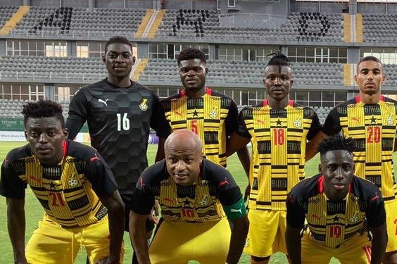 Thomas Partey (top, 2nd L) with Ghana (Photo via GhanaFCOfficial on Twitter)