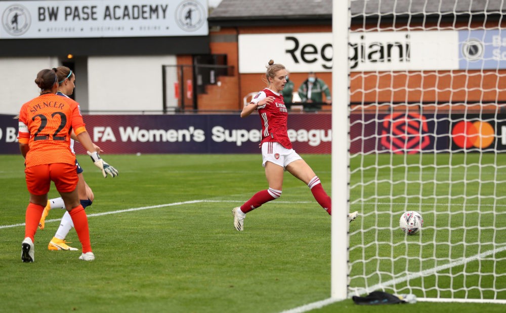 BOREHAMWOOD, ENGLAND - OCTOBER 18: Vivianne Miedema of Arsenal scores her team's fifth goal during the Barclays FA Women's Super League match between Arsenal Women and Tottenham Hotspur Women at Meadow Park on October 18, 2020 in Borehamwood, England. Sporting stadiums around the UK remain under strict restrictions due to the Coronavirus Pandemic as Government social distancing laws prohibit fans inside venues resulting in games being played behind closed doors. (Photo by Catherine Ivill/Getty Images)