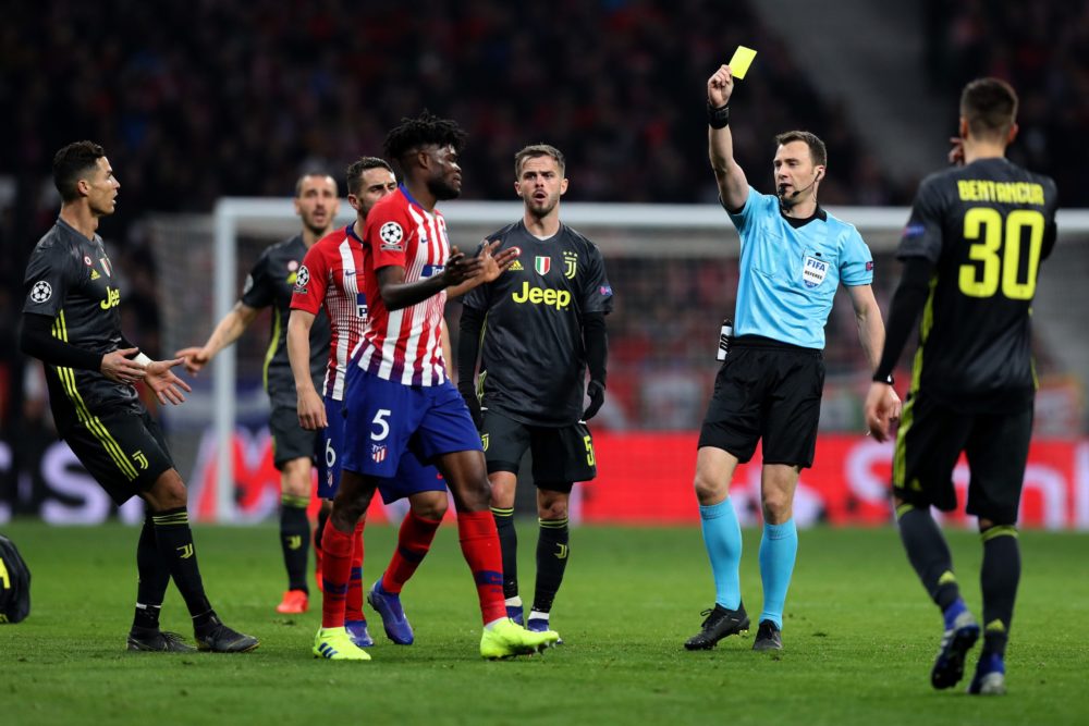 Thomas Partey Yellow cards: MADRID, SPAIN - FEBRUARY 20: Thomas Partey of Atletico Madrid is shown a yellow card by referee Felix Zwayer during the UEFA Champions League Round of 16 First Leg match between Club Atletico de Madrid and Juventus at Estadio Wanda Metropolitano on February 20, 2019 in Madrid, Spain. (Photo by Angel Martinez/Getty Images)