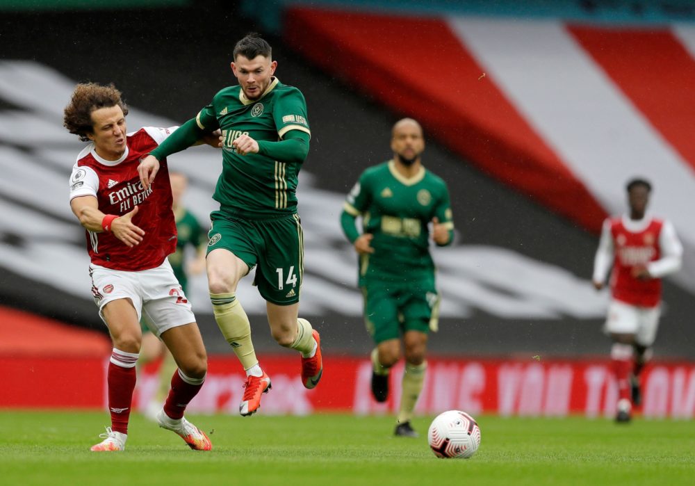 Sheffield United's Scottish striker Oliver Burke (2nd L) runs past Arsenal's Brazilian defender David Luiz (L) during the English Premier League football match between Arsenal and Sheffield United at the Emirates Stadium in London on October 4, 2020. (Photo by Kirsty Wigglesworth / POOL / AFP)
