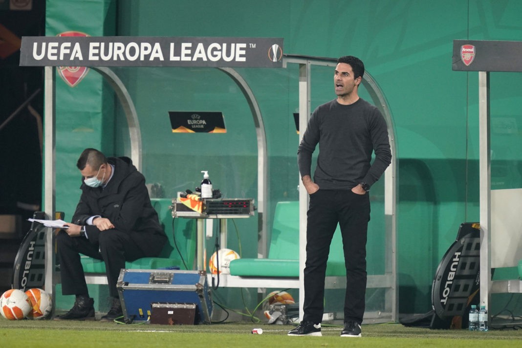 VIENNA, AUSTRIA - OCTOBER 22: Mikel Arteta, Manager of Arsenal looks on as he gives instructions to his side during the UEFA Europa League Group B stage match between Rapid Wien and Arsenal FC at Allianz Stadion on October 22, 2020 in Vienna, Austria. Rapid Wien are allowing a limited number of 3000 spectators to be in attendance as Covid-19 pandemic restrictions are eased. (Photo by Chris Hofer/Getty Images)