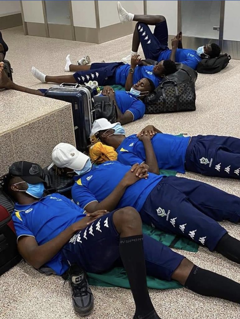 Gabon squad sleeping on the floor (Photo via Usher Komugisha on Twitter)