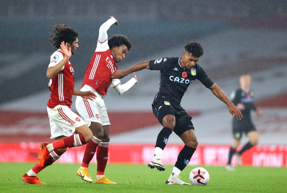 LONDON, ENGLAND - NOVEMBER 08: Ollie Watkins of Aston Villa holds off Willian of Arsenal during the Premier League match between Arsenal and Aston Villa at Emirates Stadium on November 08, 2020 in London, England. Sporting stadiums around the UK remain under strict restrictions due to the Coronavirus Pandemic as Government social distancing laws prohibit fans inside venues resulting in games being played behind closed doors. (Photo by Richard Heathcote/Getty Images)