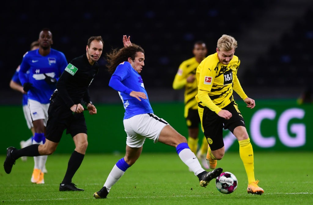 BERLIN, GERMANY: Julian Brandt (R) of Dortmund is challenged by Matteo Guendouzi of Berlin during the Bundesliga match between Hertha BSC and Borussia Dortmund at Olympiastadion on November 21, 2020. (Photo by Clemens Bilan - Pool/Getty Images)