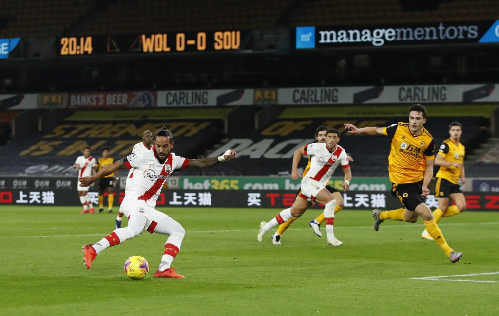 WOLVERHAMPTON, ENGLAND: Theo Walcott of Southampton shoots during the Premier League match between Wolverhampton Wanderers and Southampton at Molineux on November 23, 2020. (Photo by Andrew Boyers - Pool/Getty Images)