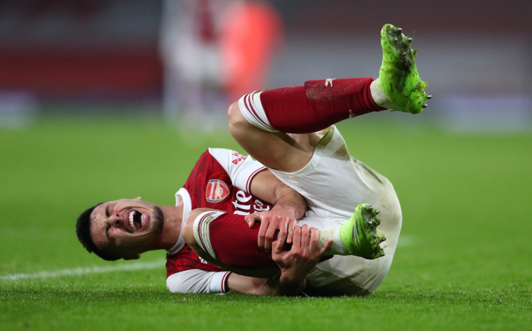 LONDON, ENGLAND - DECEMBER 22: Gabriel Martinelli of Arsenal reacts after picking up an injury during the Carabao Cup Quarter Final match between Arsenal and Manchester City at Emirates Stadium on December 22, 2020 in London, England. The match will be played without fans, behind closed doors as a Covid-19 precaution. (Photo by Catherine Ivill/Getty Images)