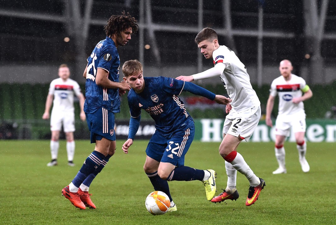 DUBLIN, IRELAND: Emile Smith Rowe of Arsenal controls the ball as Mohamed Elneny of Arsenal and Sean Gannon of Dundalk FC looks on during the UEFA Europa League Group B stage match between Dundalk FC and Arsenal FC at Aviva Stadium on December 10, 2020. (Photo by Charles McQuillan/Getty Images)