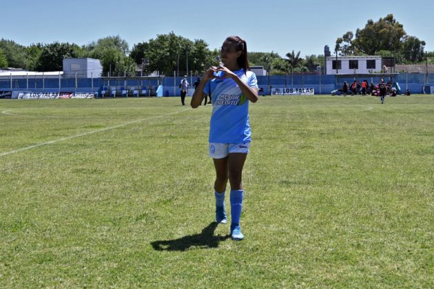 Argentine transgender footballer Mara Gomez of Villa San Carlos gestures as she leaves the field after an Argentina first division female football match against Lanus at Genacio Salice stadium in Berisso, Buenos Aires, Argentina on December 7, 2020. - Gomez is the first transgender footballer to play in the first division of the Argentine female league. (Photo by JUAN MABROMATA / AFP)