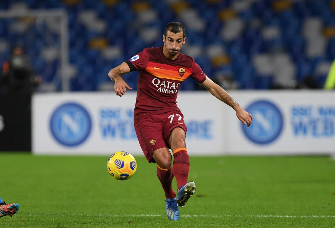 NAPLES, ITALY - NOVEMBER 29: Henrix Mkhitaryan of AS Roma during the Serie A match between SSC Napoli and AS Roma at Stadio San Paolo on November 29, 2020 in Naples, Italy. (Photo by Francesco Pecoraro/Getty Images)