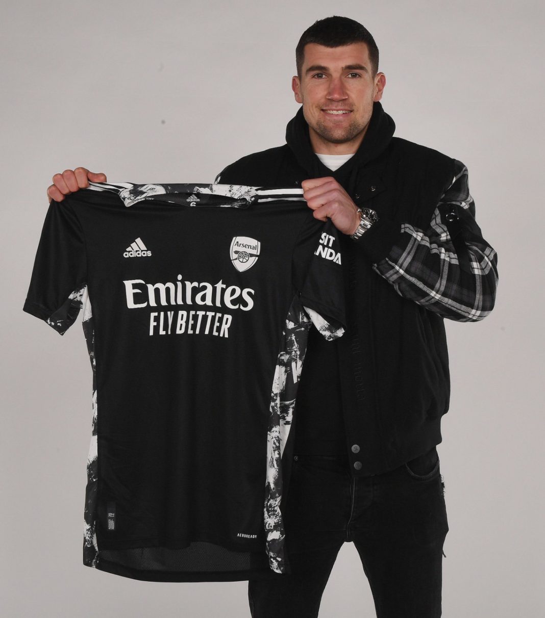 Mat Ryan after signing for Arsenal (Photo via Ryan on Twitter)