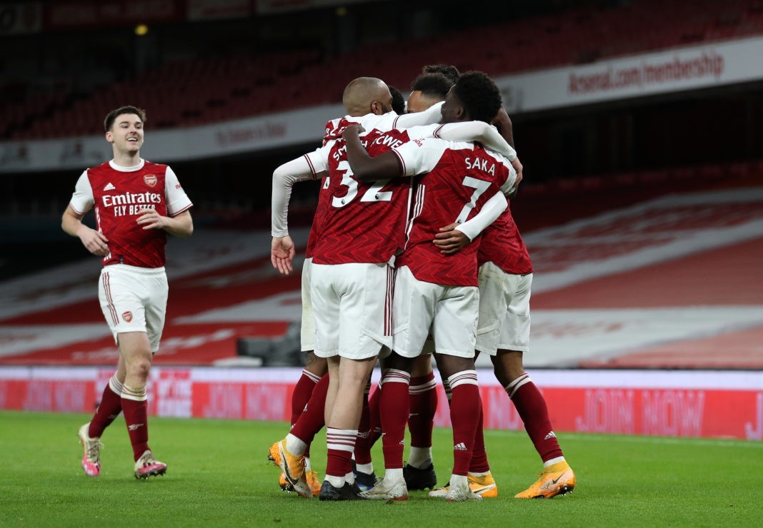 LONDON, ENGLAND - JANUARY 18: Pierre-Emerick Aubameyang of Arsenal (R) celebrates with teammates (L-R) Kieran Tierney, Alexandre Lacazette, Emile Smith Rowe and Bukayo Saka after scoring their team's first goal during the Premier League match between Arsenal and Newcastle United at Emirates Stadium on January 18, 2021 in London, England. Sporting stadiums around England remain under strict restrictions due to the Coronavirus Pandemic as Government social distancing laws prohibit fans inside venues resulting in games being played behind closed doors. (Photo by Catherine Ivill/Getty Images)