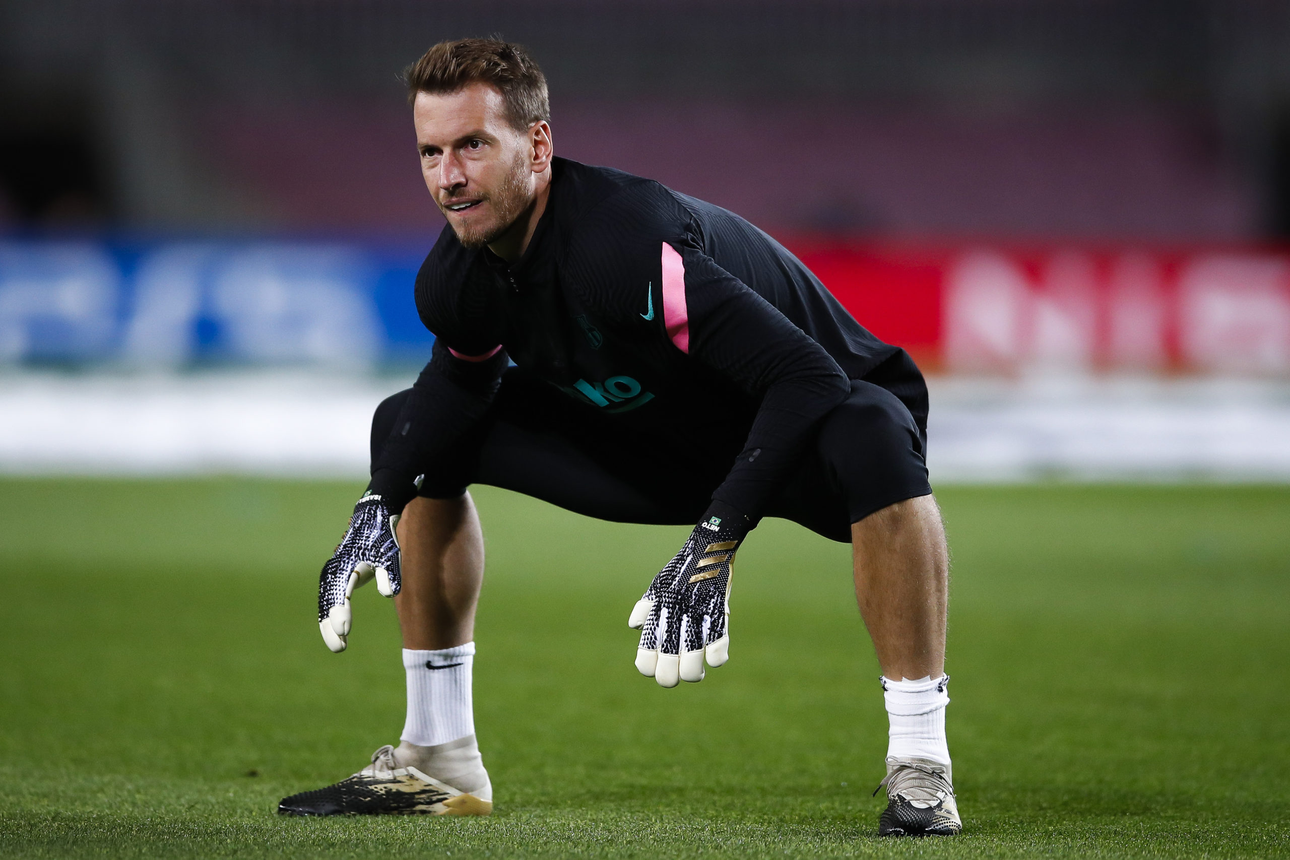 BARCELONA, SPAIN - NOVEMBER 04: Neto of FC Barcelona warms up during the UEFA Champions League Group G stage match between FC Barcelona and Dynamo Kyiv at Camp Nou on November 04, 2020 in Barcelona, Spain. (Photo by Eric Alonso/Getty Images)