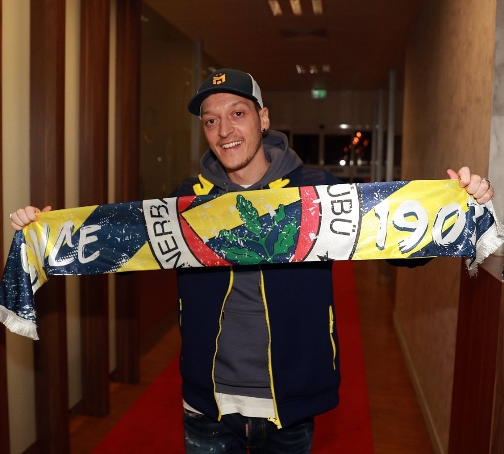 Ozil with Fenerbahce scarf via Msut Ozil Twitter