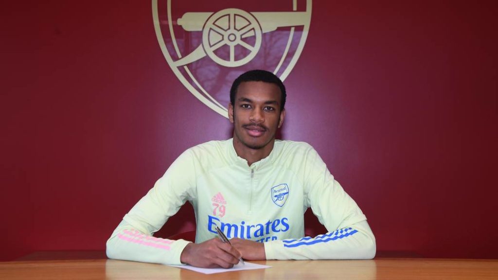 Zach Awe signing his professional contract (Photo via Arsenal.com)