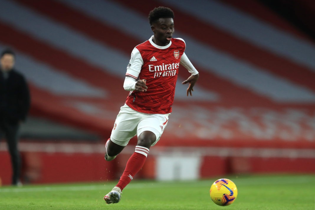 LONDON, ENGLAND: Bukayo Saka of Arsenal runs with the ball during the Premier League match between Arsenal and Leeds United at Emirates Stadium on February 14, 2021. (Photo by Adam Davy - Pool/Getty Images)