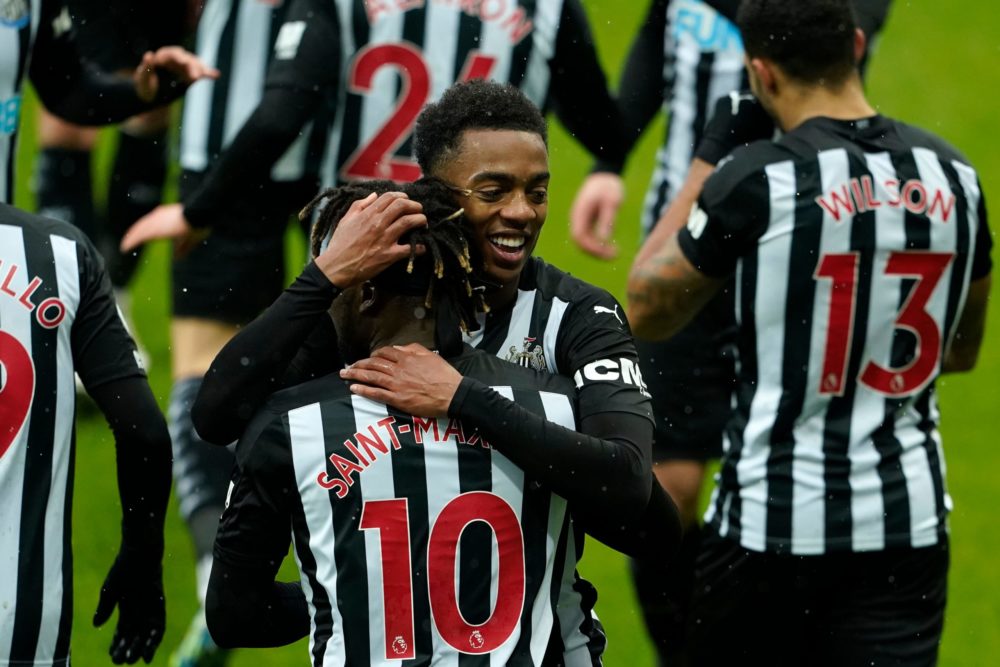 Newcastle's English midfielder Joe Willock (C) celebrates with teammates after scoring his team's first goal during the English Premier League football match between Newcastle United and Southampton at St James' Park in Newcastle-upon-Tyne, north east England on February 6, 2021. (Photo by Owen Humphreys / POOL / AFP)