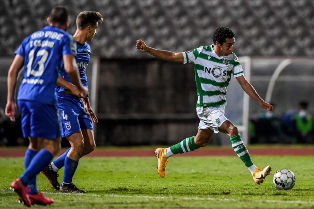 Sporting's Portuguese forward Tiago Tomas (R) shoots the ball during the Portuguese league football match between Belenenses SAD and Sporting CP at the Restelo stadium in Lisbon on December 27, 2020. (Photo by PATRICIA DE MELO MOREIRA/AFP via Getty Images)