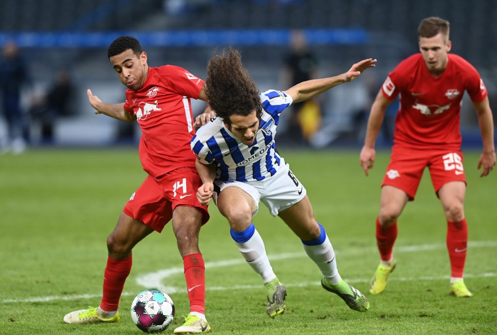 BERLIN, GERMANY: Tyler Adams of RB Leipzig battles for possession with Matteo Guendouzi of Hertha BSC during the Bundesliga match between Hertha BSC and RB Leipzig at Olympiastadion. (Photo by Pool/Filip Singer - Pool/Getty Images)