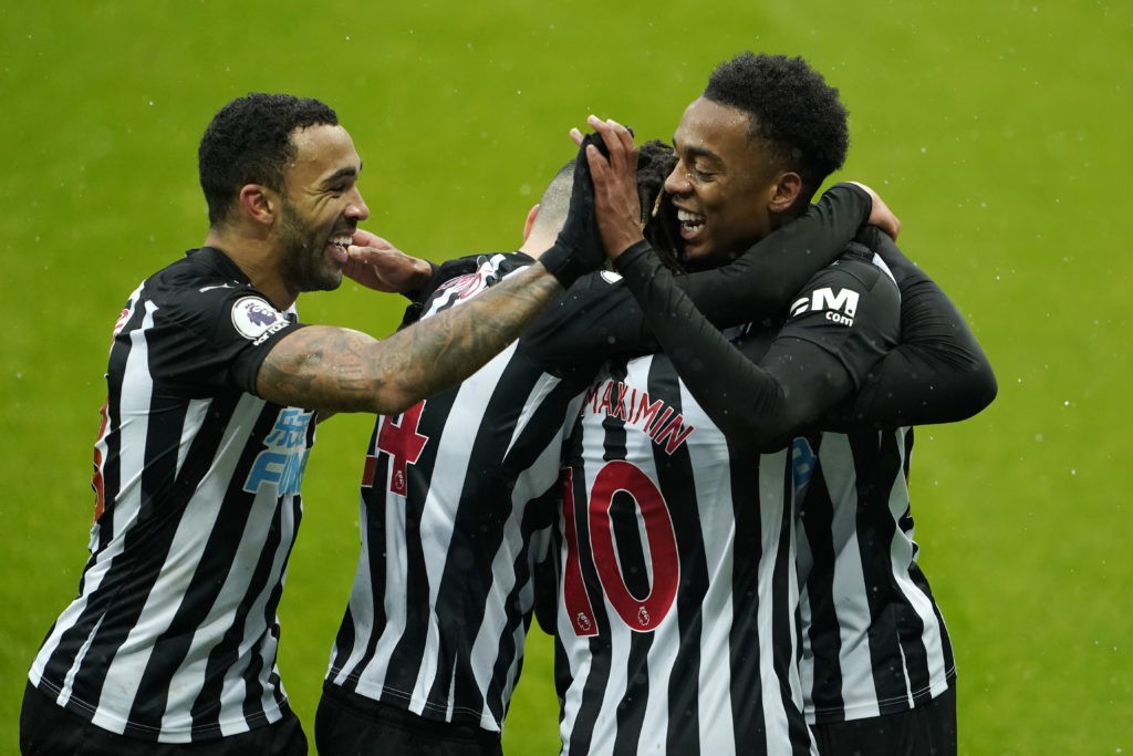 NEWCASTLE UPON TYNE, ENGLAND - FEBRUARY 06: Joe Willock of Newcastle United celebrates with teammates Callum Wilson, Miguel Almiron and Allan Saint-Maximin after scoring his team's first goal during the Premier League match between Newcastle United and Southampton at St. James Park on February 06, 2021 in Newcastle upon Tyne, England. Sporting stadiums around the UK remain under strict restrictions due to the Coronavirus Pandemic as Government social distancing laws prohibit fans inside venues resulting in games being played behind closed doors. (Photo by Owen Humphreys - Pool/Getty Images)