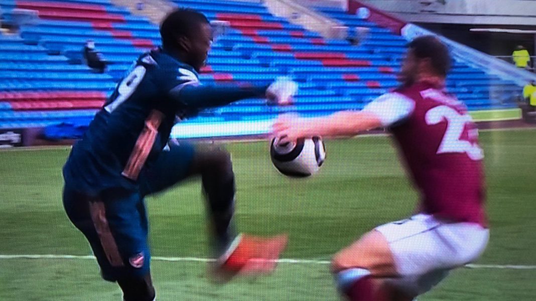 Burnley handball not given as an Arsenal penalty