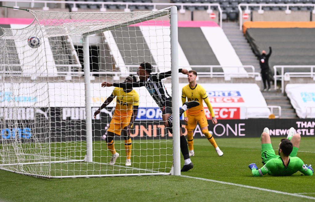 Newcastle United's Joe Willock scores his side's second goal of the game during the Premier League match at St James Park, Newcastle. Picture date: Sunday, April 4, 2021. Copyright: Stu Forster