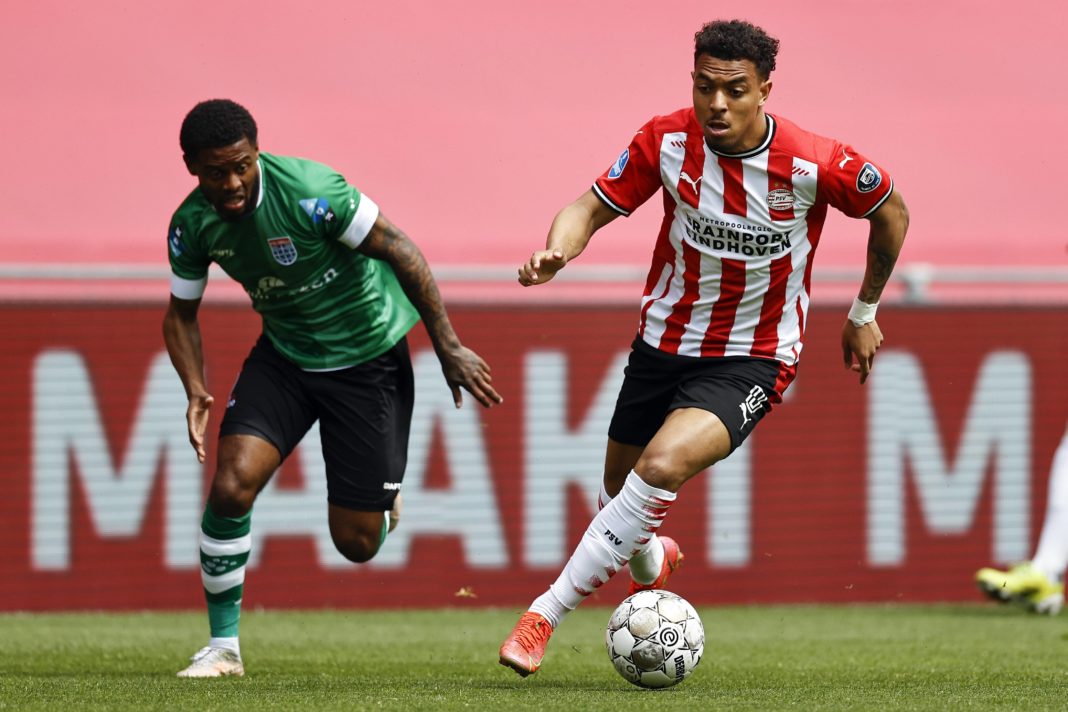 Kenneth Paal of PEC Zwolle and Donyell Malen of PSV Eindhoven during the Dutch Eredivisie match between PSV and PEC Zwolle at the Phillips stadium on May 13, 2021. Photo: VI ANP Sport / ANP IV