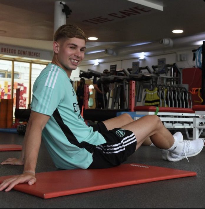 Emile Smith Rowe pictured wearing #10 training kit