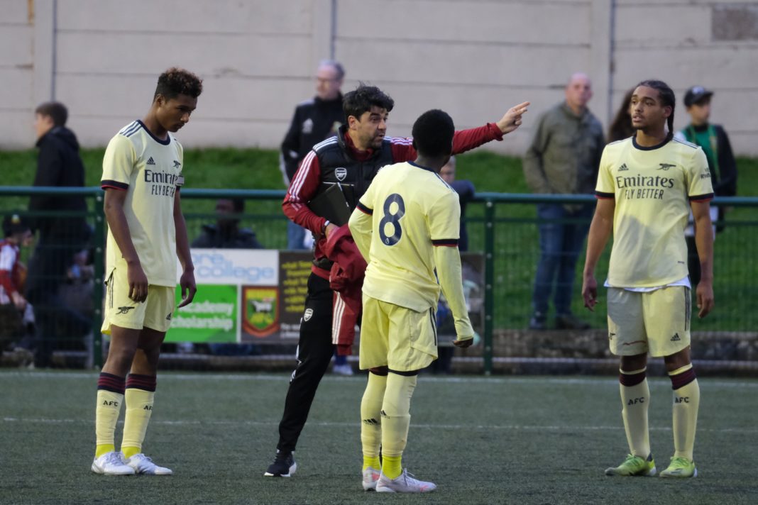 Dan Micciche speaks to some of the Arsenal u18s (Photo by Dan Critchlow)
