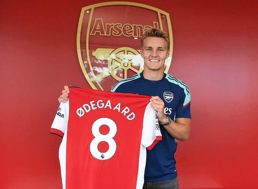 Martin Odegaard signing for Arsenal (Photo via Odegaard on Instagram)