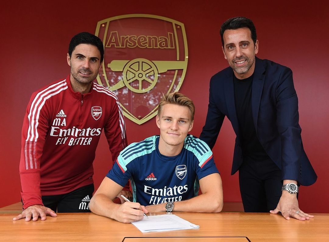 Martin Odegaard signing for Arsenal (Photo via Odegaard on Instagram)