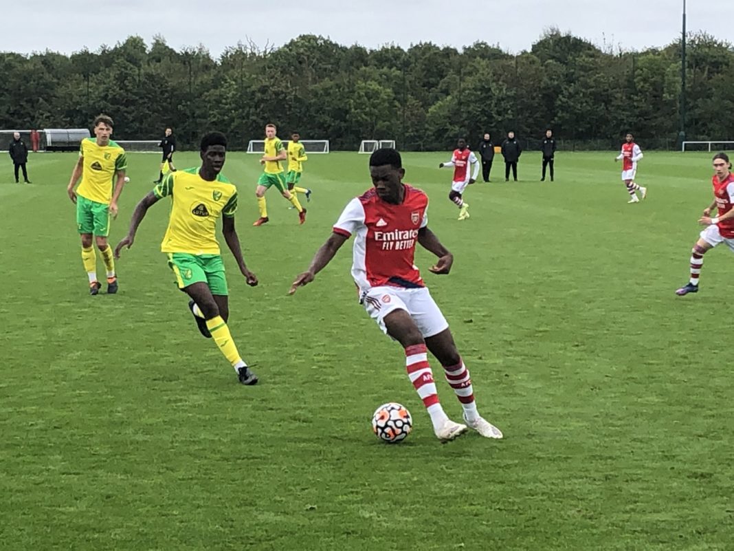 Khayon Edwards with the Arsenal u18s against Norwich City u18s (Photo via Norwich City Academy on Twitter)