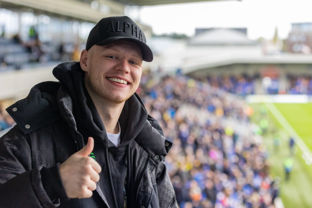 Aaron Ramsdale visiting AFC Wimbledon (Photo via Pro Sports Images on Twitter)