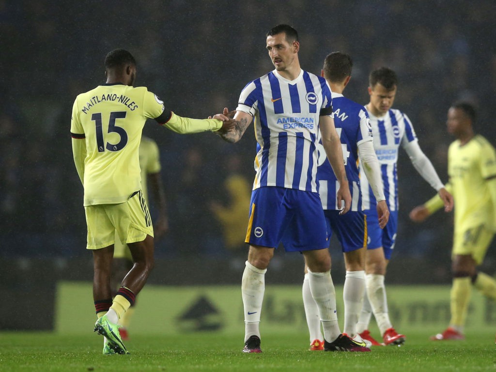 BRIGHTON, ENGLAND - OCTOBER 02: Ainsley Maitland-Niles of Arsenal kisses Lewis Dunk of Brighton & Hove Albion after the draw during the Premier League match between Brighton & Hove Albion and Arsenal at American Express Community Stadium on October 02, 2021 in Brighton, England.  (Photo by Steve Bardens / Getty Images)