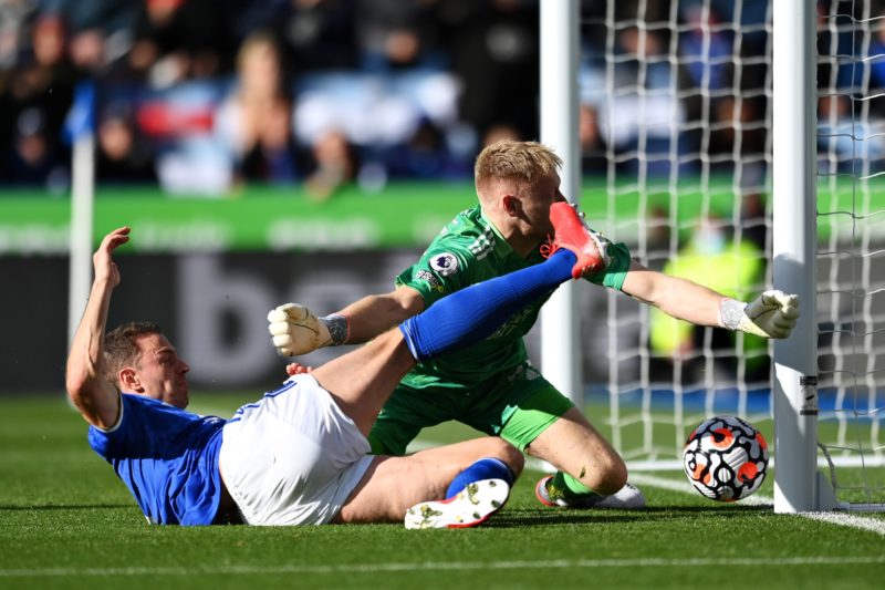 LEICESTER, ENGLAND - OCTOBER 30: Jonny Evans of Leicester City shoots at goal but misses past Aaron Ramsdale of Arsenal during the Premier League match between Leicester City and Arsenal at The King Power Stadium on October 30, 2021 in Leicester, England. (Photo by Michael Regan/Getty Images)