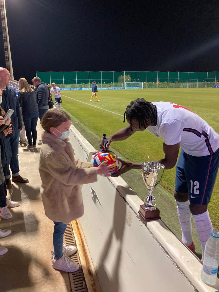 Brooke Norton-Cuffy signing autographs for a young fan after the England u20s' win over Portugal (Photo via Norton-Cuffy on Twitter)