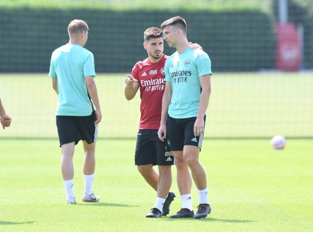 Miguel Molina speaking to Kieran Tierney in training with Arsenal (Photo via Molina on Twitter)