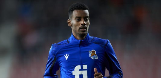 PAMPLONA, SPAIN - NOVEMBER 07: Alexander Isak of Real Sociedad warms up during the La Liga Santander match between CA Osasuna and Real Sociedad at Estadio El Sadar on November 07, 2021 in Pamplona, Spain. (Photo by Juan Manuel Serrano Arce/Getty Images)